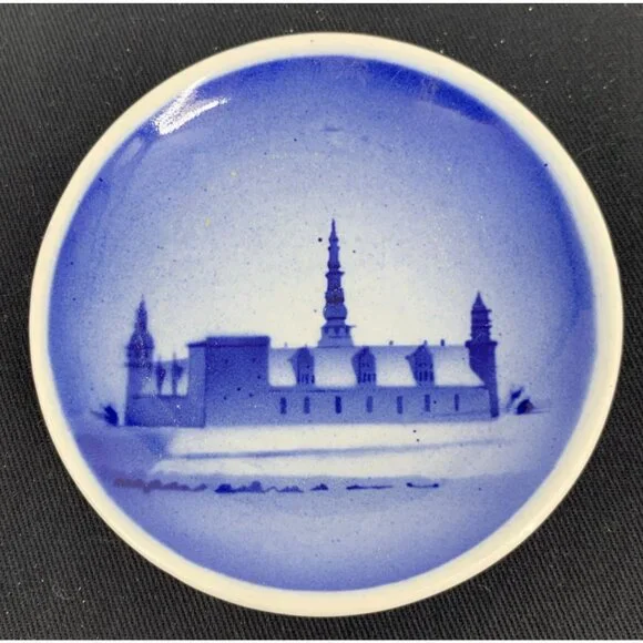Royal Copenhagen Denmark Small Plate Kronborg Castle 3" Porcelain Vtg - Picture 1 of 4
